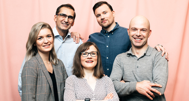 5 henkilöä