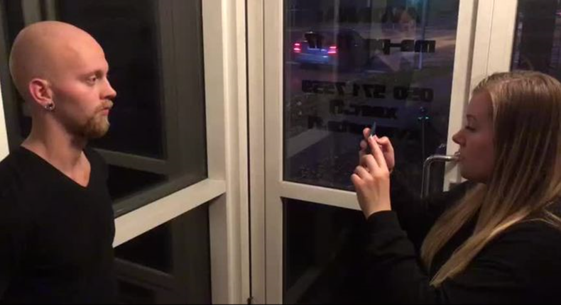Eva haastattelee nuorta